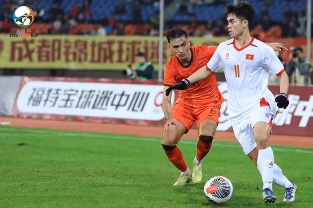 Tờ CCTV Sports nhận định U22 Trung Quốc mắc nhiều sai lầm phòng ngự và phung phí cơ hội, những lỗi mang tính hệ thống khiến trận mở màn thất bại. img-16ddc3b4.jpg