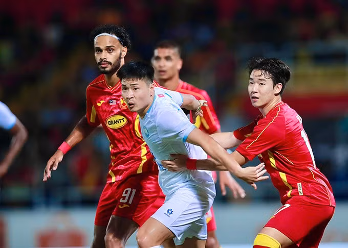 Cụ thể, Nam Định FC sớm trở thành cựu vương V-League 2025/2026, bị loại ở cả Cúp C1 Đông Nam Á lẫn Cup C2 châu Á. Ảnh: Internet. nam-dinh-1.jpg