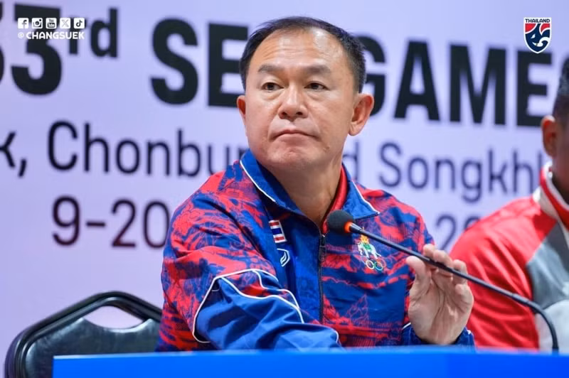 Sau trận đấu, HLV Thawatchai của U22 Thái Lan chia sẻ: “Xin cảm ơn người hâm mộ đã đến sân cổ vũ. img-3643cf34.jpg