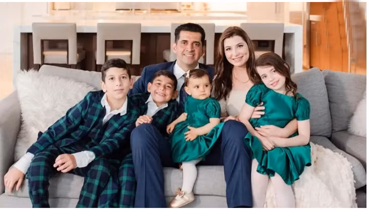 Doanh nhân Patrick Bet-David mua một căn biệt thự ven sông sang trọng tại khu dân cư cao cấp Bay Colony ở Fort Lauderdale với giá khoảng 20 triệu USD. 00000000000000000.png