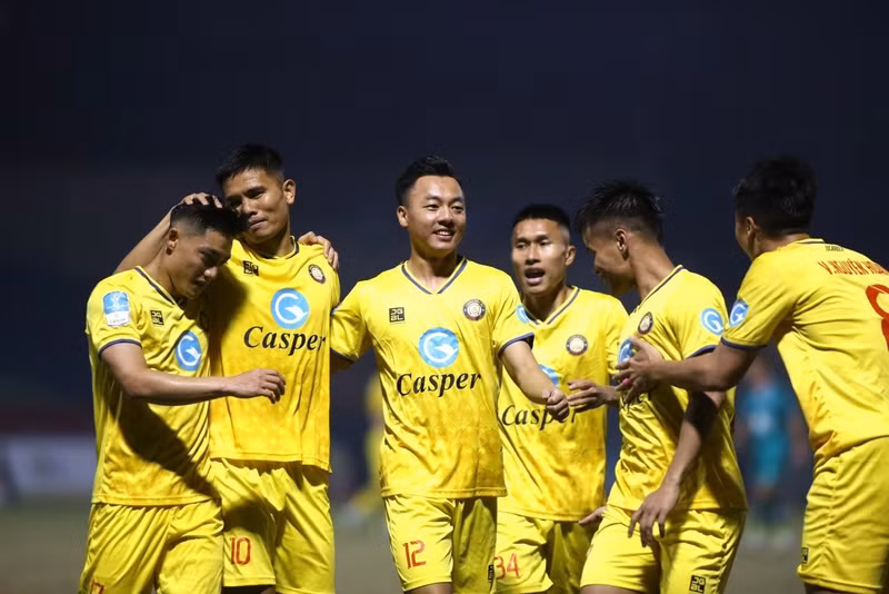Ban lãnh đạo CLB đã nhờ VFF gửi hồ sơ lên FIFA nhằm sớm tháo gỡ các án phạt còn lại. dong-a-thanh-hoa-17143963003681747569501.jpg