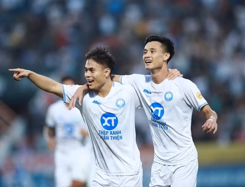 Nam Định tiếp đón Becamex TP. HCM trên sân Thiên Trường, lúc 18h thứ 7 ngày 18/10. hoang-anh-1.jpg