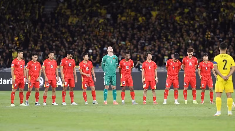 Trước thềm AFF Cup, khả năng đội tuyển Việt Nam cũng sẽ thi đấu giao hữu với một số đội bóng chất lượng để thử nghiệm đội hình và chiến thuật. tuyen-bongda-vn.jpg