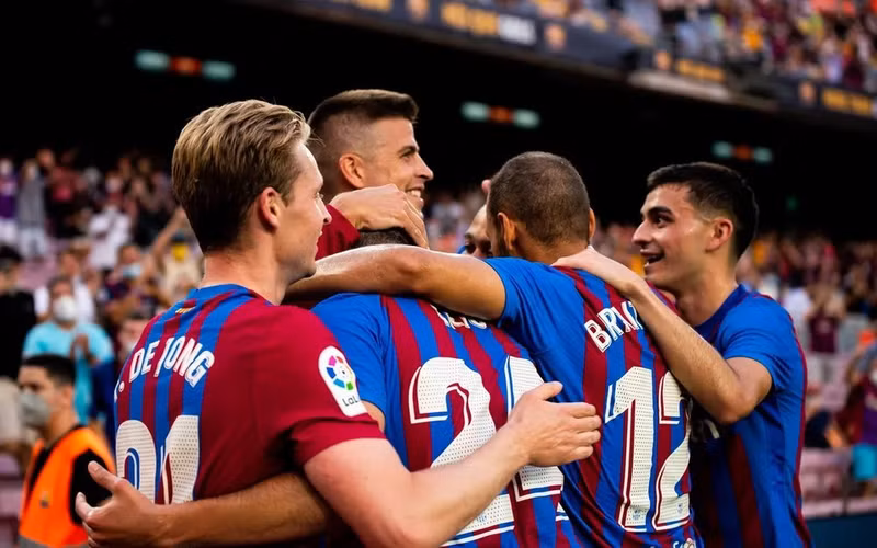 Ngoài ra, một loạt đội bóng nhỏ như Girona, Valencia, Sporting hay Rennes cũng đang là chủ nợ của Barca. image-4.jpg