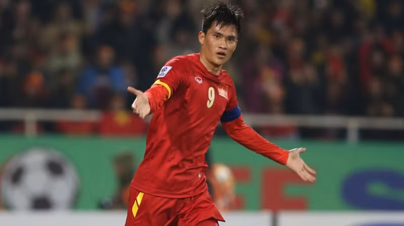 Công Vinh từng cùng U23 Việt Nam đoạt Huy chương Bạc SEA Games: 2003, 2005. Cùng tuyển Việt Nam vô địch AFF Cup 2008. le-cong-vinh-3.jpg