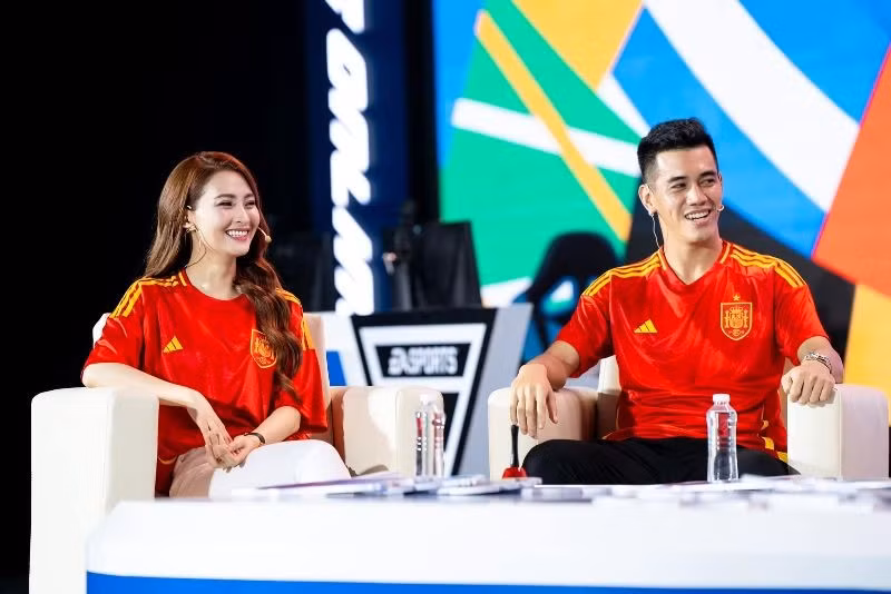 MC Huyền Trang được biết tới rộng rãi khi dẫn Bữa trưa vui vẻ trên VTV6 và sau đó dẫn hàng loạt chương trình giải trí trên VTV3 như: Cuộc hẹn cuối tuần, Khách sạn 5 sao, Cafe sáng.... mc-mu-tat-3.jpg