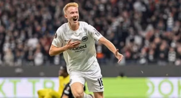 Newcastle United cũng quan tâm đến ngôi sao người Thụy Điển và không ngại cạnh tranh với MU ở thương vụ này. 20260716-221701-sh0st03d.jpg