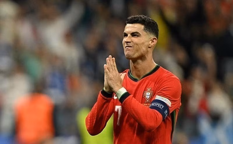 6 bàn thắng sau 7 trận cho Al Nassr ở những trận gần nhất chỉ là phần nổi của tảng băng - phía sau là 1 tinh thần khổ luyện phi thường và niềm tin tuyệt đối rằng anh vẫn còn giá trị. ronaldo-2-01-1.jpg
