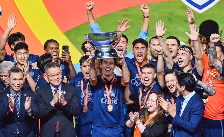 CLB Buriram United (Thái Lan) đang là đương kim vô địch của Shopee Cup 2025/26 sau khi thắng Công an Hà Nội ở mùa đầu tiên. Ảnh: Internet. buriram-shopee-14534260.jpg