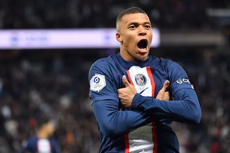 psg-tinh-kien-real-madrid-vi-tiep-can-trai-phep-kylian-mbappe-20230805200807-gaqg.jpg