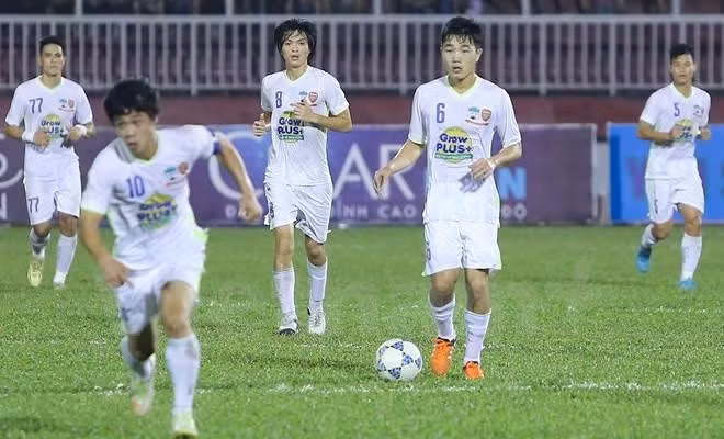 Dù sản sinh ra khá nhiều tài năng nhờ lò đào tạo trẻ chất lượng nhưng Hoàng Anh Gia Lai không vô địch V-League suốt 20 năm qua. 1-40589.jpg