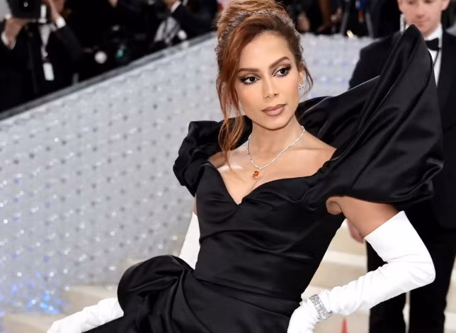 Anitta sở hữu 64,5 triệu người theo dõi trên trang Instagram cá nhân, nhiều hơn cả Georgina Rodriguez, bạn gái Ronalđo. 3310-500.png