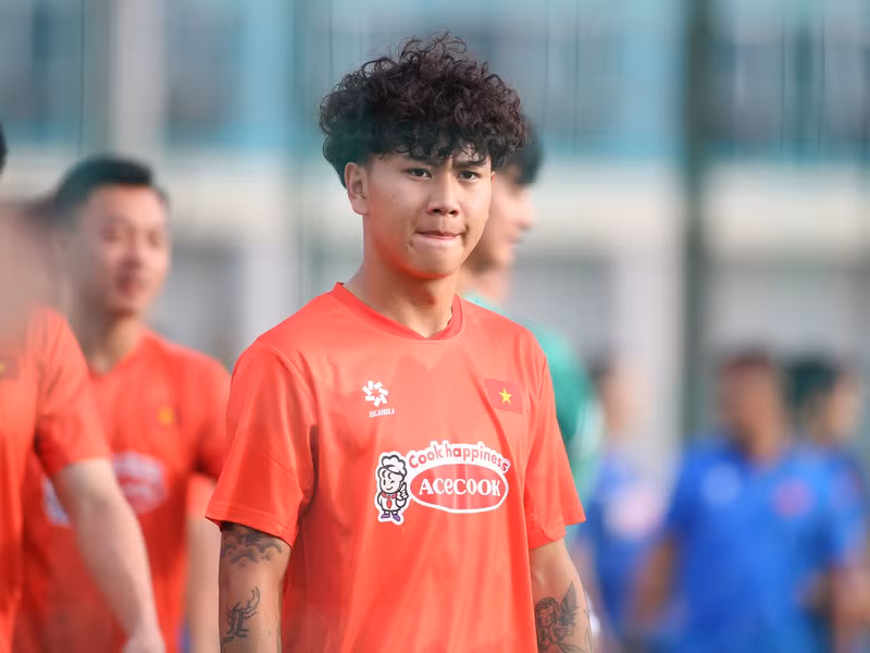 Trưởng thành từ lò đào tạo bài bản của lò đào tạo Bohemians Praha 1905, Alex Bùi sở hữu chiều cao 1m78 và lối chơi đa năng: tiền đạo, tiền vệ cánh lẫn hộ công. bui-alex-1-96717.jpg