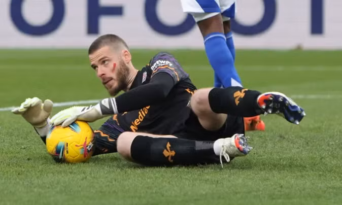 De Gea sẵn sàng đáp ứng nhiều điều kiện để trở lại Old Trafford, chấp nhận giảm đáng kể mức lương hiện tại (5,5 triệu euro/năm) để tái hợp với đội bóng cũ. 0000000000000000-9350.png