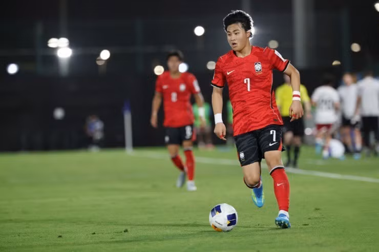 u17-viet-nam-mo-gay-soc-u17-han-quoc-canh-giac-7-1778153174-721-width740height492.jpg