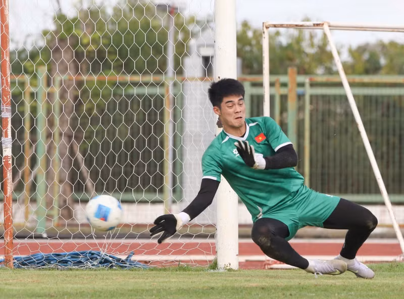 Đáng chú ý trước khi lên đường sang Qatar tập huấn, Trung Kiên cũng bị chấn thương nhẹ và nay đã bình phục hoàn toàn. z7323068151516-85054ebf0c24bda81669258c9ebbed70-1536x1137.jpg