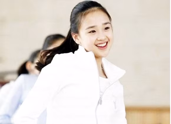 Son Yeon-jae được xem là một trong những biểu tượng sắc đẹp và thanh lịch của thể thao Hàn Quốc. 88888.png