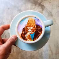 Ngỡ ngàng ngắm những kiệt tác nghệ thuật trên bề mặt tách cà phê ảnh 1