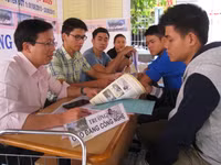 Chen chân đăng ký xét tuyển vào ĐH Đà Nẵng ảnh 2