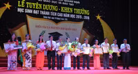 Quảng Ngãi: Tuyên dương, khen thưởng 11 tập thể, 275 học sinh, 95 giáo viên ảnh 2