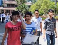 Thí sinh bất ngờ độ khó đề thi Vật lý ảnh 2 Thí sinh bất ngờ độ khó đề thi Vật lý ảnh 2