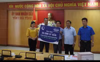 Phó Chủ tịch nước thăm, tặng quà các gia đình khó khăn bị thiệt hại sau bão số 10 ảnh 3 Phó Chủ tịch nước thăm, tặng quà các gia đình khó khăn bị thiệt hại sau bão số 10 ảnh 3