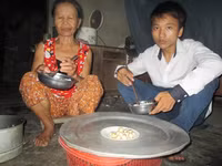 Cậu học trò mồ côi vươn lên học giỏi cần lắm những tấm lòng ảnh 2 Cậu học trò mồ côi vươn lên học giỏi cần lắm những tấm lòng ảnh 2