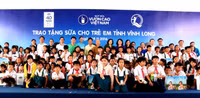 Quỹ sữa Vươn cao Việt Nam và Vinamilk tiếp tục trao tặng gần 130.000 ly sữa cho trẻ em tại Vĩnh Long ảnh 13