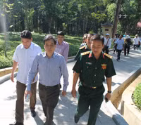 Bộ GD&ĐT tổ chức hoạt động tri ân các thương binh liệt sĩ ảnh 4