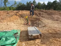 San ủi Khu lăng mộ khi chưa được bàn giao mặt bằng ảnh 3