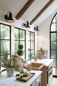 Cách trang trí cửa sổ thành góc thư giãn đẹp như thơ