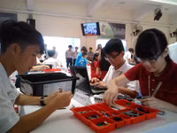 Học sinh Bình Dương thi “Tài năng Robot Việt Anh 2017” ảnh 1