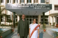 Hai nhà đồng sáng lập CMS&nbsp;Jagdish Gandhi và Bharti Gandh.