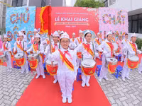 ‘Chú lính chì’ Thiện Nhân trong ngày khai giảng ở trường mới ảnh 6 ‘Chú lính chì’ Thiện Nhân trong ngày khai giảng ở trường mới ảnh 6