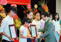Trường Đại học Kinh tế bước vào năm học mới ảnh 3