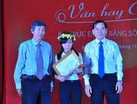 Trao giải “Prudential - Văn hay chữ tốt” khu vực ĐBSCL ảnh 1 Trao giải “Prudential - Văn hay chữ tốt” khu vực ĐBSCL ảnh 1