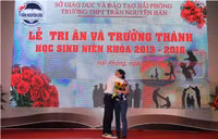 Độc đáo Lễ trưởng thành: Đượm tình cha mẹ - ấm lòng thầy cô ảnh 3 Độc đáo Lễ trưởng thành: Đượm tình cha mẹ - ấm lòng thầy cô ảnh 3