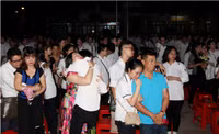 Độc đáo Lễ trưởng thành: Đượm tình cha mẹ - ấm lòng thầy cô ảnh 5 Độc đáo Lễ trưởng thành: Đượm tình cha mẹ - ấm lòng thầy cô ảnh 5