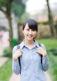 Cô giáo tương lai tóc mây dịu dàng ảnh 2