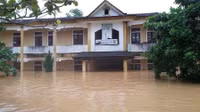 Hà Tĩnh: Ngập lụt trên diện rộng, hơn 60.000 học sinh phải nghỉ học ảnh 5 Hà Tĩnh: Ngập lụt trên diện rộng, hơn 60.000 học sinh phải nghỉ học ảnh 5
