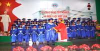 Trường ĐH Kinh tế - Kỹ thuật Bình Dương tổ chức Lễ phát bằng tốt nghiệp và ngày hội việc làm ảnh 2