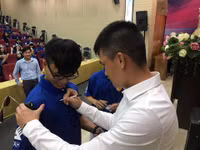 Cựu thủ quân ĐT Việt Nam Lê Công Vinh dự Lễ ra quân tiếp sức mùa thi ảnh 5