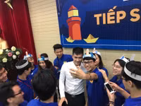 Cựu thủ quân ĐT Việt Nam Lê Công Vinh dự Lễ ra quân tiếp sức mùa thi ảnh 1