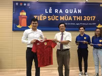 Cựu thủ quân ĐT Việt Nam Lê Công Vinh dự Lễ ra quân tiếp sức mùa thi ảnh 3