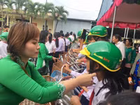 Phó Thủ tướng Trương Hòa Bình trao quà thiện nguyện tại Long An ảnh 2 Phó Thủ tướng Trương Hòa Bình trao quà thiện nguyện tại Long An ảnh 2