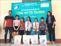 Cùng em tới trường trao gửi hàng ngàn suất quà trong năm 2017 ảnh 5