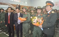Thanh niên Huế nô nức tòng quân ảnh 1 Thanh niên Huế nô nức tòng quân ảnh 1