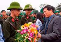 Nghệ An: Những khoảnh khắc xúc động trong buổi tòng quân ảnh 2 Nghệ An: Những khoảnh khắc xúc động trong buổi tòng quân ảnh 2