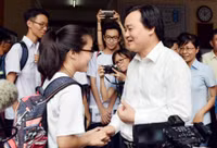 Bộ trưởng Bộ GD&ĐT Phùng Xuân Nhạ: Kỳ thi năm nay gọn gàng và không gây nhiều áp lực cho xã hội ảnh 1 Bộ trưởng Bộ GD&ĐT Phùng Xuân Nhạ: Kỳ thi năm nay gọn gàng và không gây nhiều áp lực cho xã hội ảnh 1