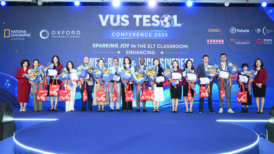 Các diễn giả tham gia Hội nghị giảng dạy tiếng Anh VUS TESOL 2025.